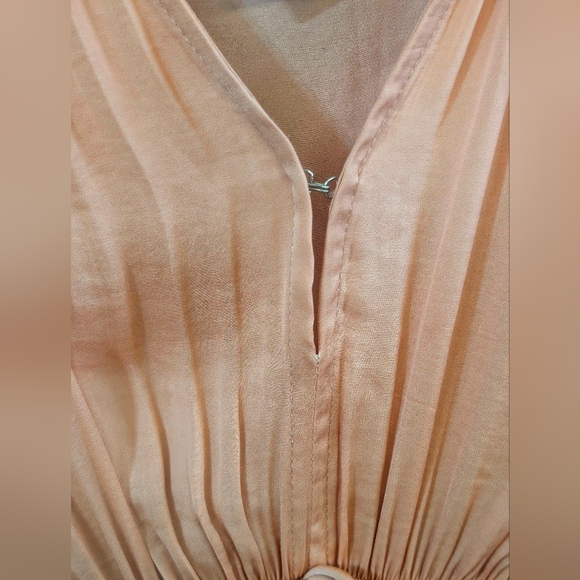 H&M V-Neck Dress-Powder Pink (Rose Gold)-Size 8 - Picture 3 of 9